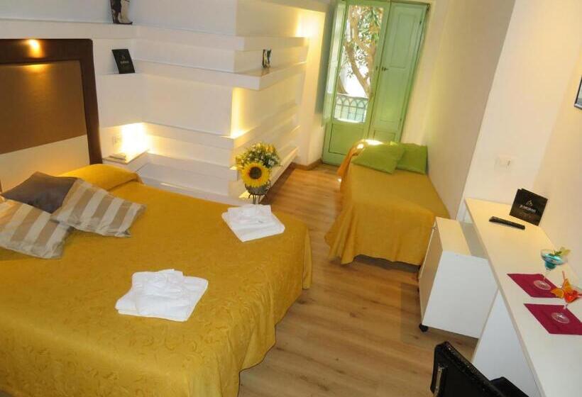 اتاق راحتی سه تخته, Albergo Del Centro Storico