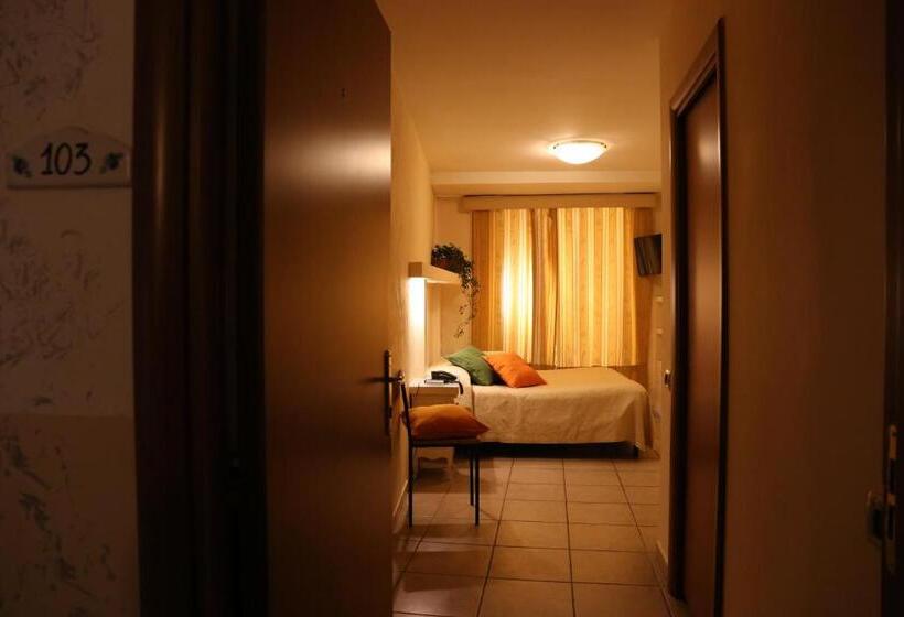 اتاق استاندارد یک نفره, Albergo Del Centro Storico