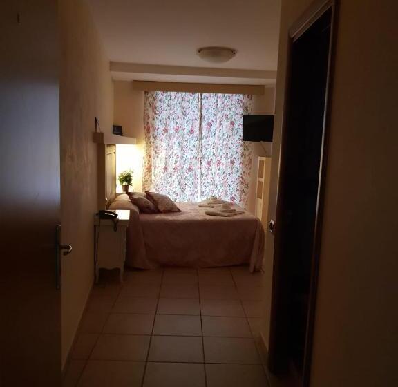 اتاق استاندارد یک نفره, Albergo Del Centro Storico