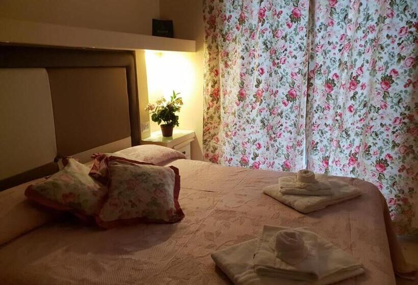 اتاق استاندارد یک نفره, Albergo Del Centro Storico