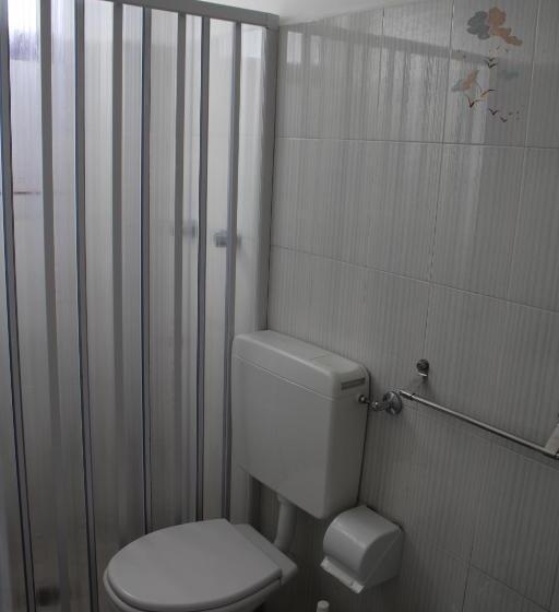 이코노미 룸, Cesotta