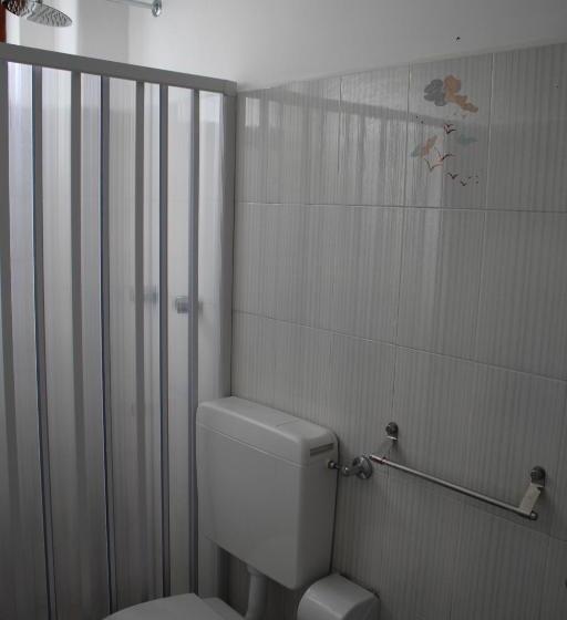 이코노미 룸, Cesotta