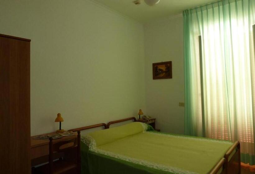 이코노미 룸, Cesotta