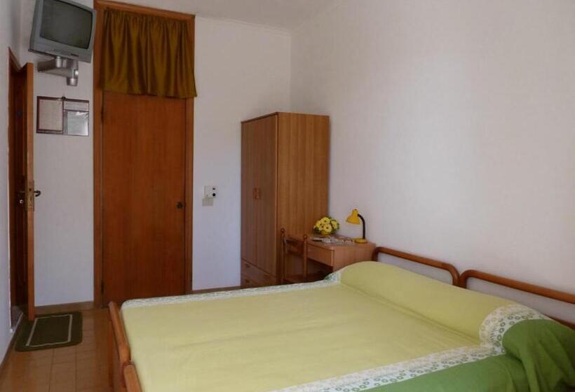 이코노미 룸, Cesotta