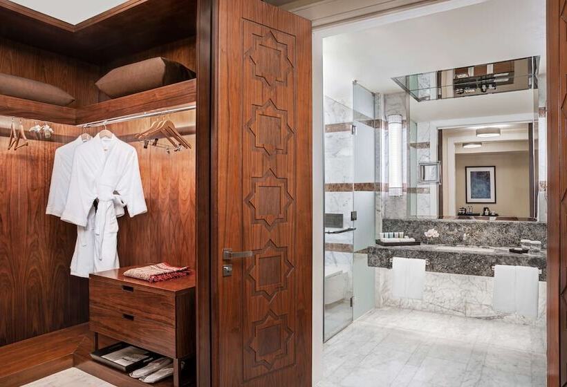 Люкс Премиум, Conrad Jabal Omar Makkah