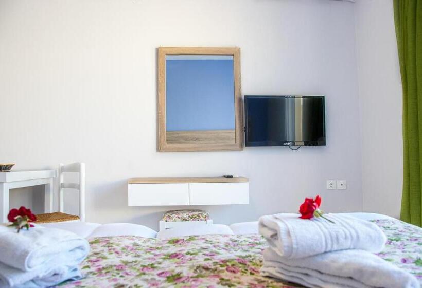 סטודיו סופריור עם נוף לבריכה, Evelin