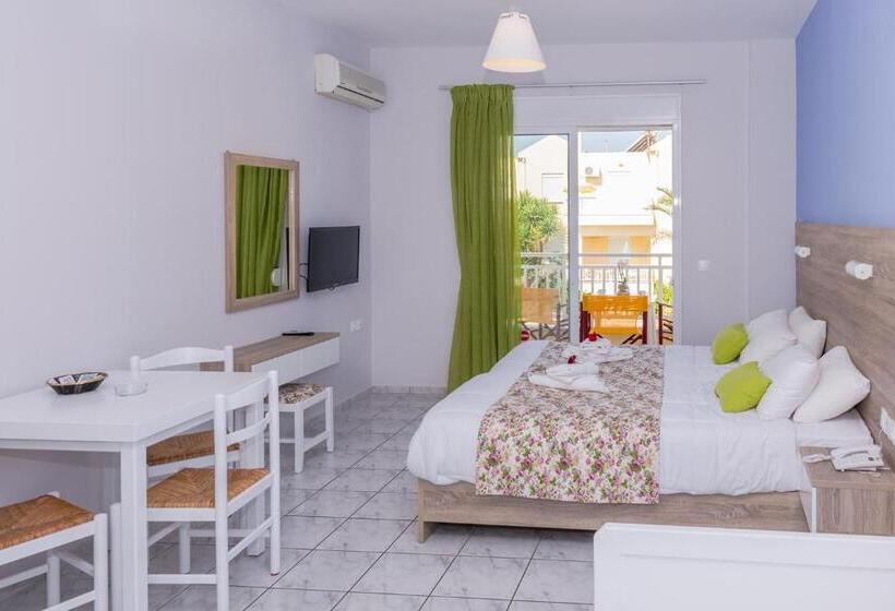 סטודיו סופריור עם נוף לבריכה, Evelin