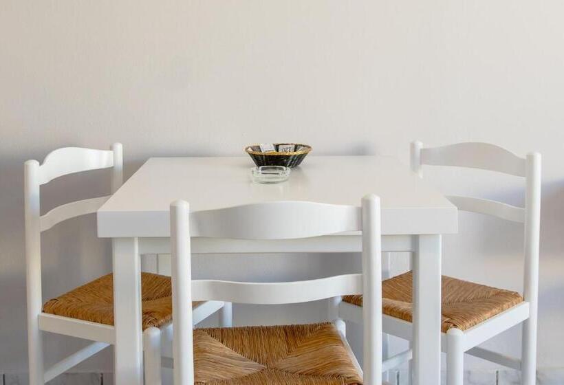 סטודיו סופריור עם נוף לבריכה, Evelin