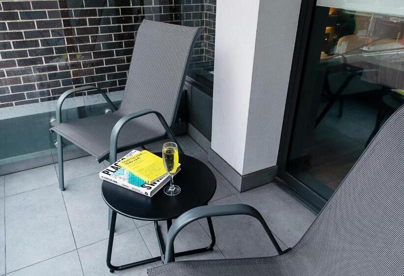 اتاق استاندارد با تخت دو نفره بزرگ, Kith Hotel Darling Harbour