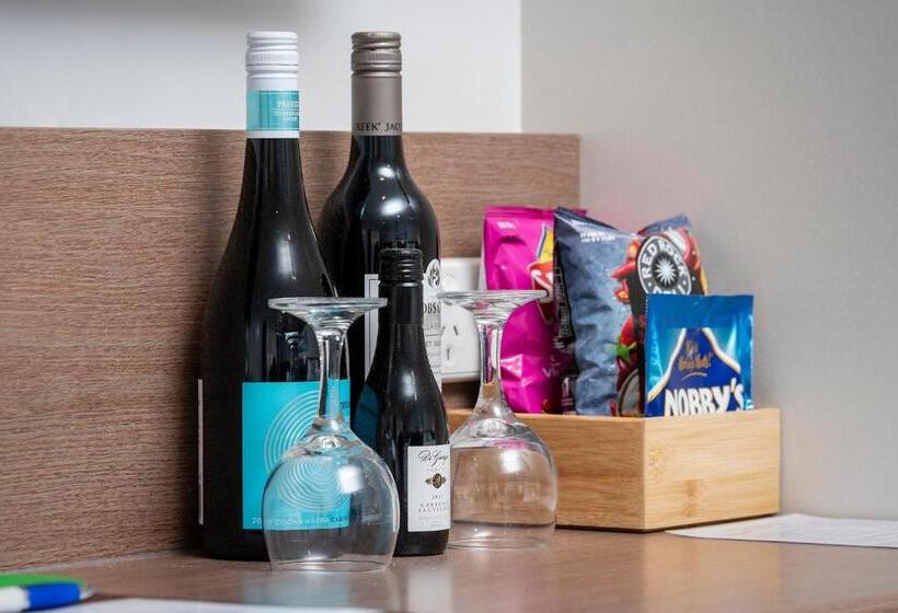 سوییت, Roma Inland Motor Inn