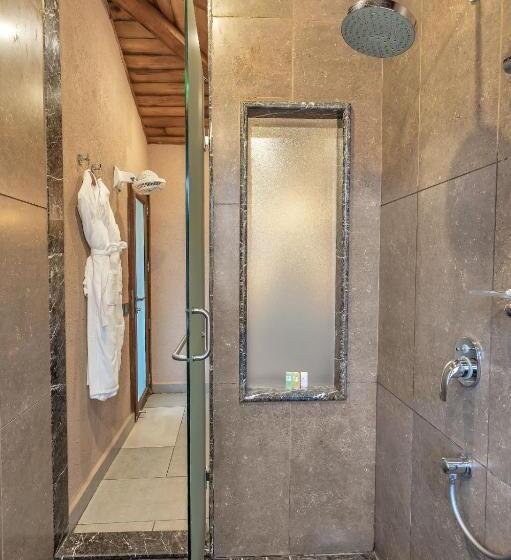 غرفة بريميوم مطلّة علي البحر, The Baga Beach Resort