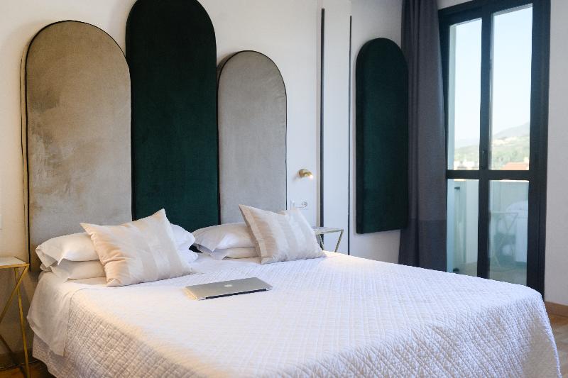 标准三人间, Art Hotel Milano