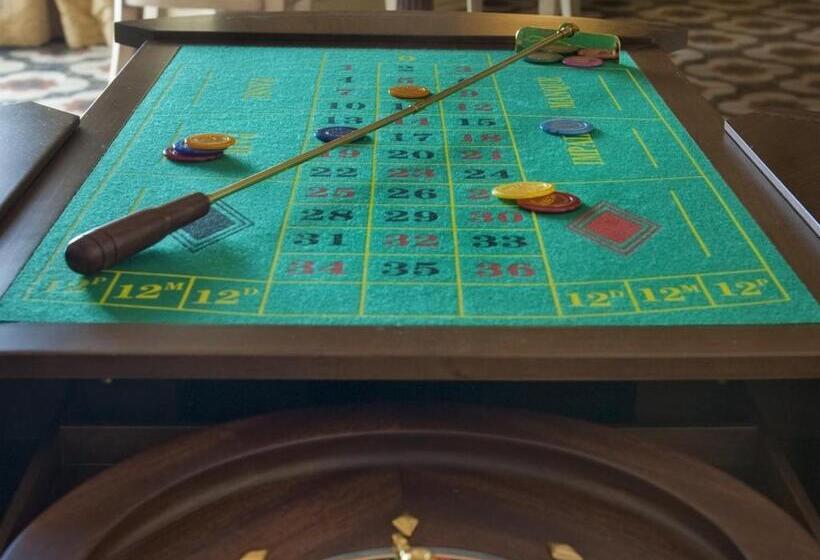 جناح ديلوكس, Manganelli Palace