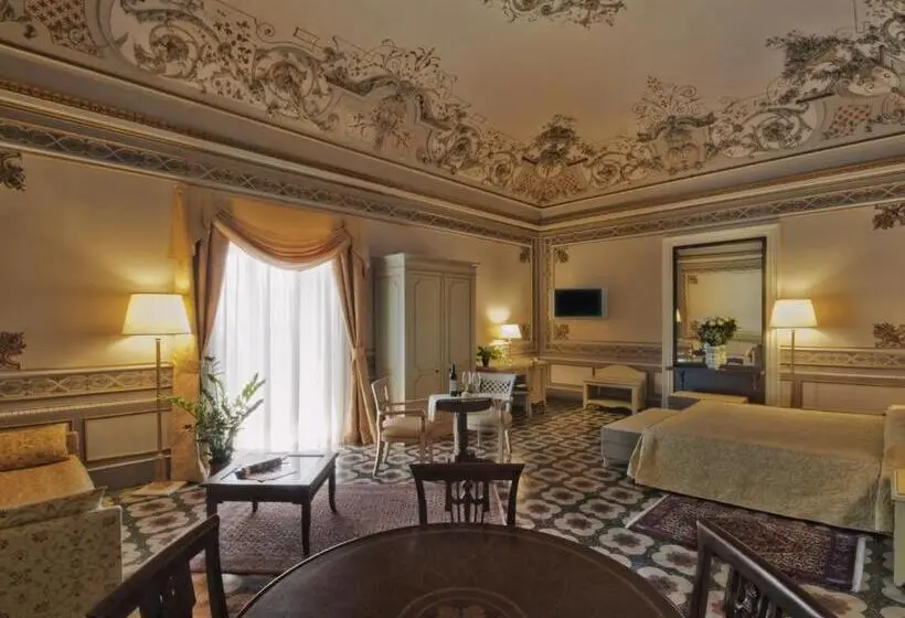 سوییت لوکس, Manganelli Palace