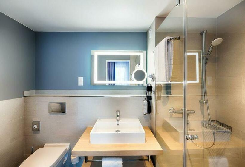 اتاق استاندارد سه نفره, Premier Inn Berlin Airport