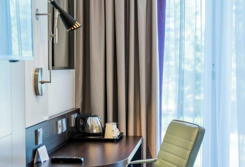 اتاق استاندارد سه نفره, Premier Inn Berlin Airport