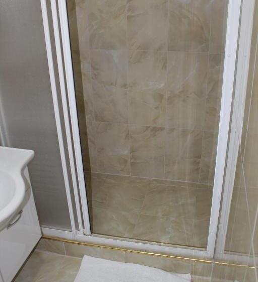 اتاق استاندارد یک تخته با سرویس بهداشتی مشترک, Ozsefa