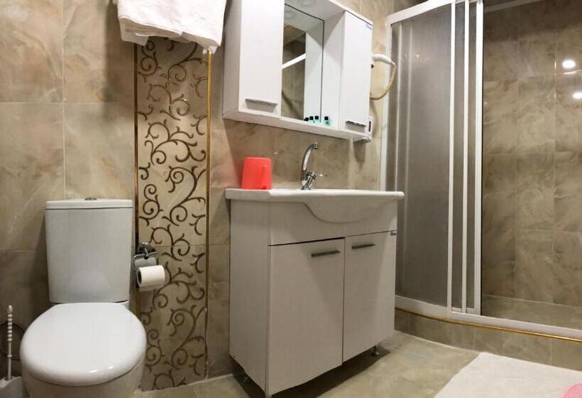 Bed in Shared Room with Shared Bathroom, Ozsefa