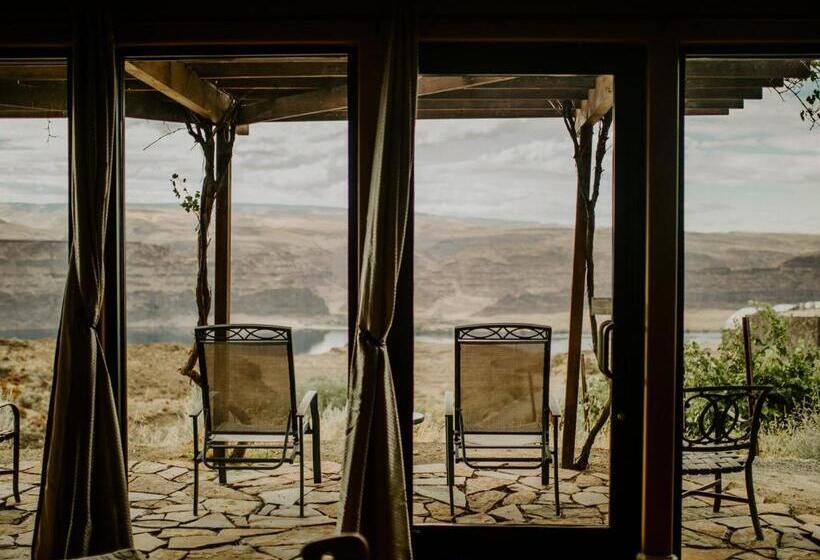 带河湖景观的套房, Sagecliffe Resort & Spa