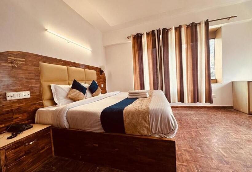 اتاق استاندارد با تخت بزرگ, Kalinga Grand Manali