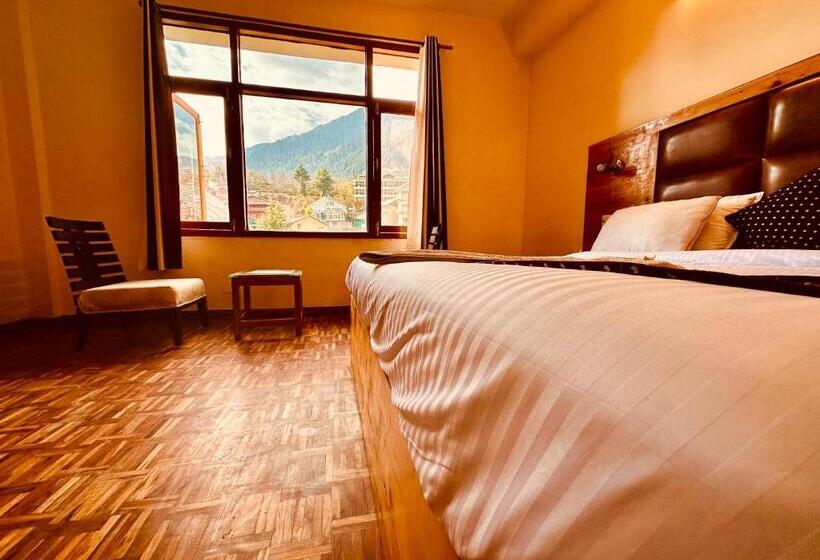 اتاق استاندارد با تخت بزرگ, Kalinga Grand Manali