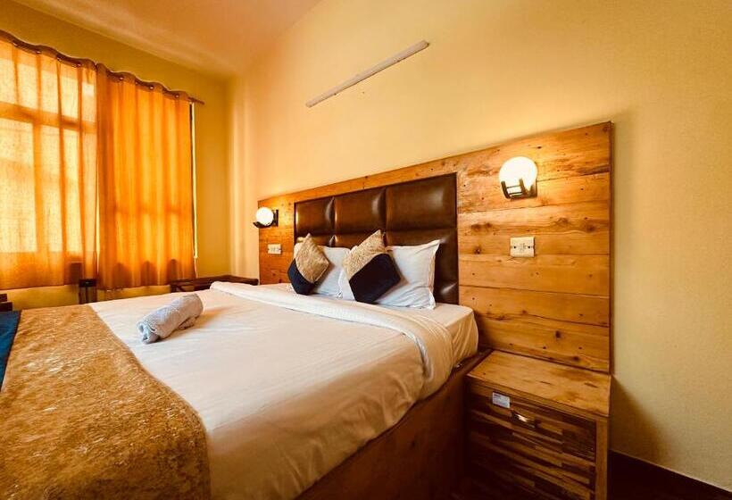 اتاق سوپریور با تخت بزرگ, Kalinga Grand Manali