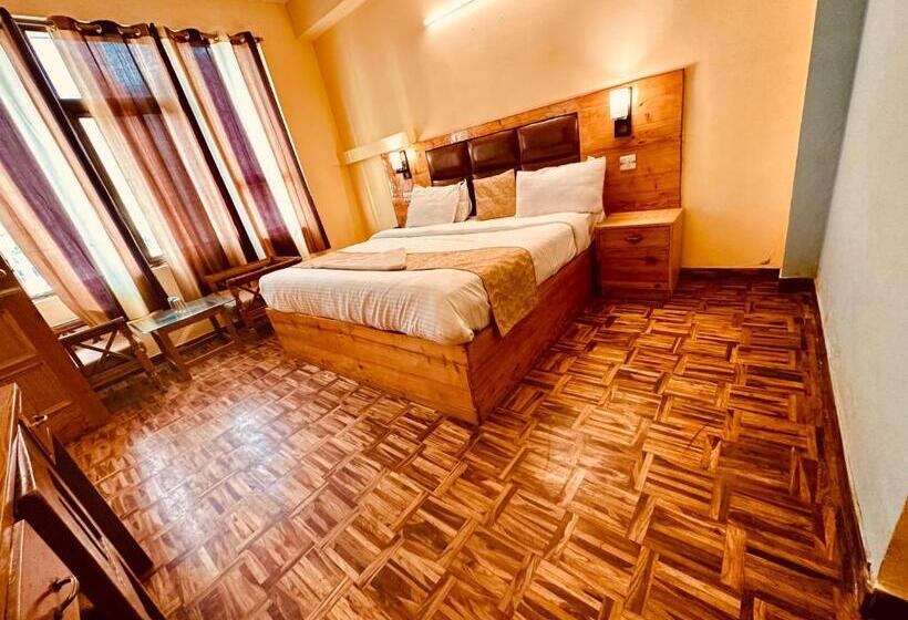 اتاق سوپریور با تخت بزرگ, Kalinga Grand Manali