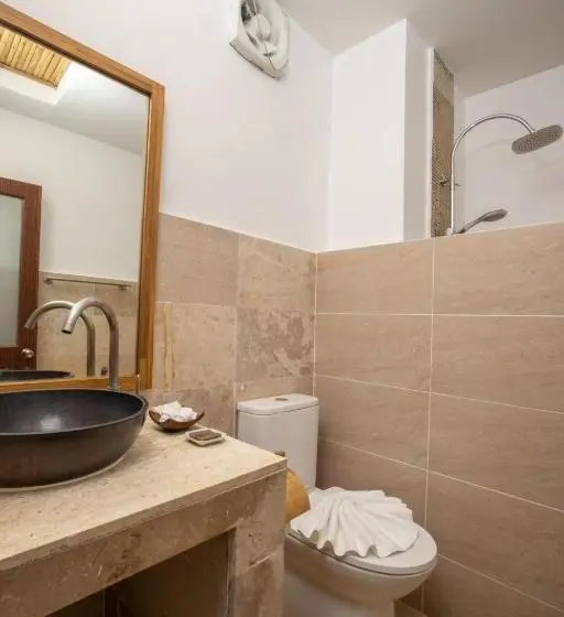 اتاق لوکس با بالکن و چشم‌انداز دریا, The Ava Resort Koh Tao