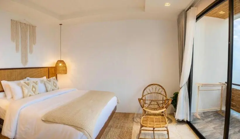 اتاق لوکس با بالکن و چشم‌انداز دریا, The Ava Resort Koh Tao