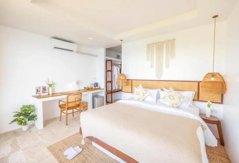 اتاق لوکس با بالکن و چشم‌انداز دریا, The Ava Resort Koh Tao