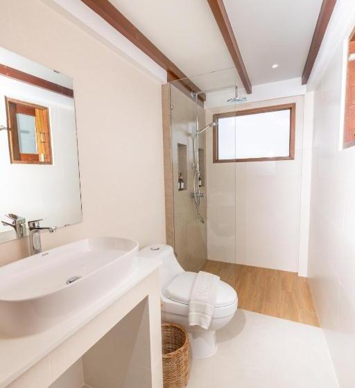 Suite Deluxe Vista Mare, The Ava Resort Koh Tao