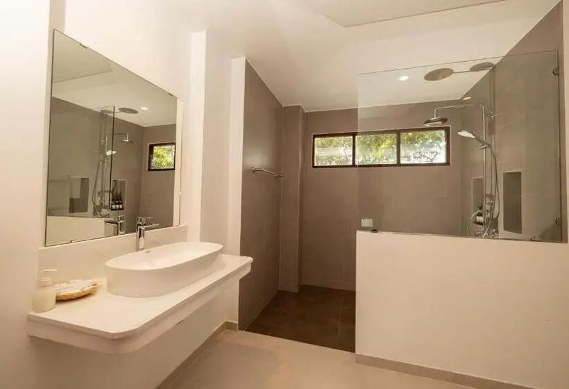 اتاق خانوادگی با چشم‌انداز باغ, The Ava Resort Koh Tao