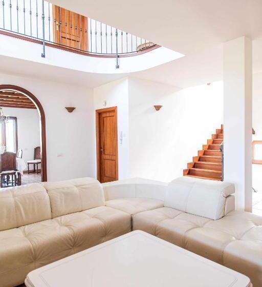 استودیوی لوکس, Bed And Breakfast Villa Romano