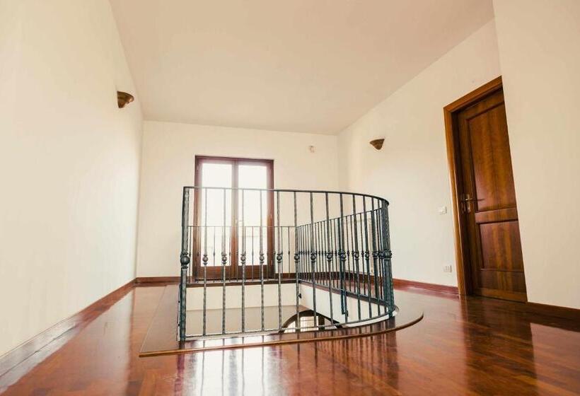 استودیوی لوکس, Bed And Breakfast Villa Romano