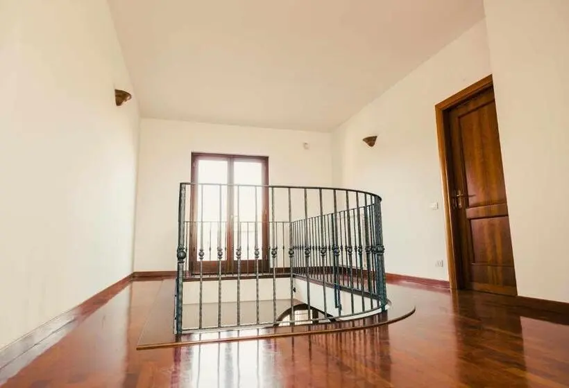 استودیوی لوکس, Bed And Breakfast Villa Romano