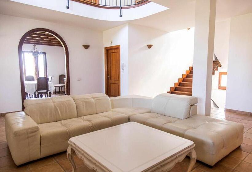 استودیوی لوکس, Bed And Breakfast Villa Romano