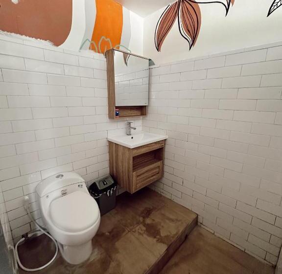 חדר אקונומי, Hi5 Kuta