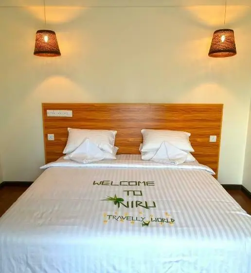 اتاق لوکس با بالکن, Niru Isle Maldives