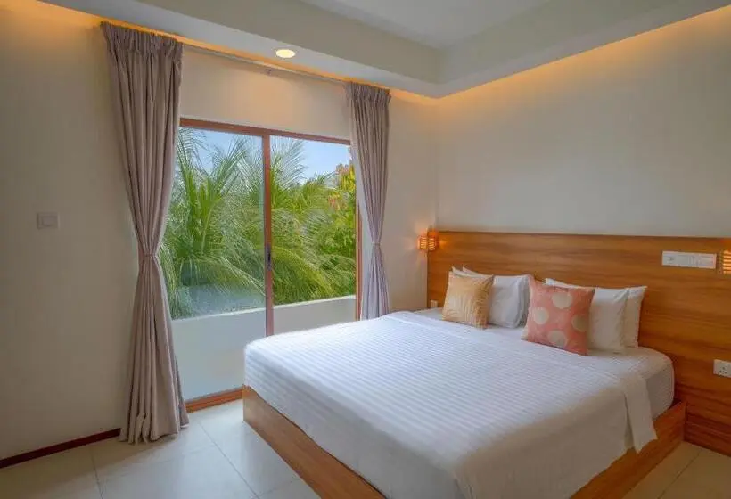 اتاق استاندارد با تراس, Niru Isle Maldives