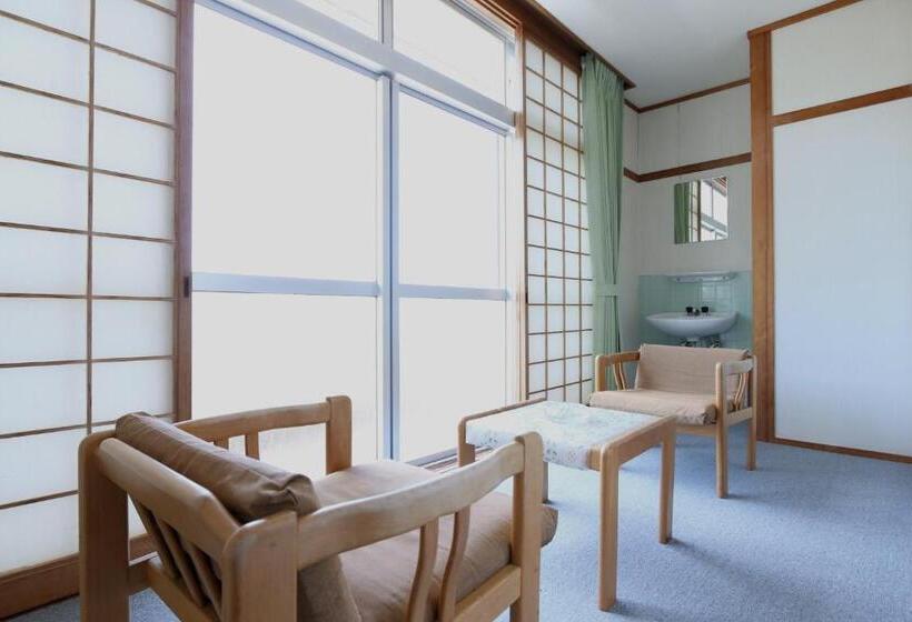 דירת חדר, Shirasakiso