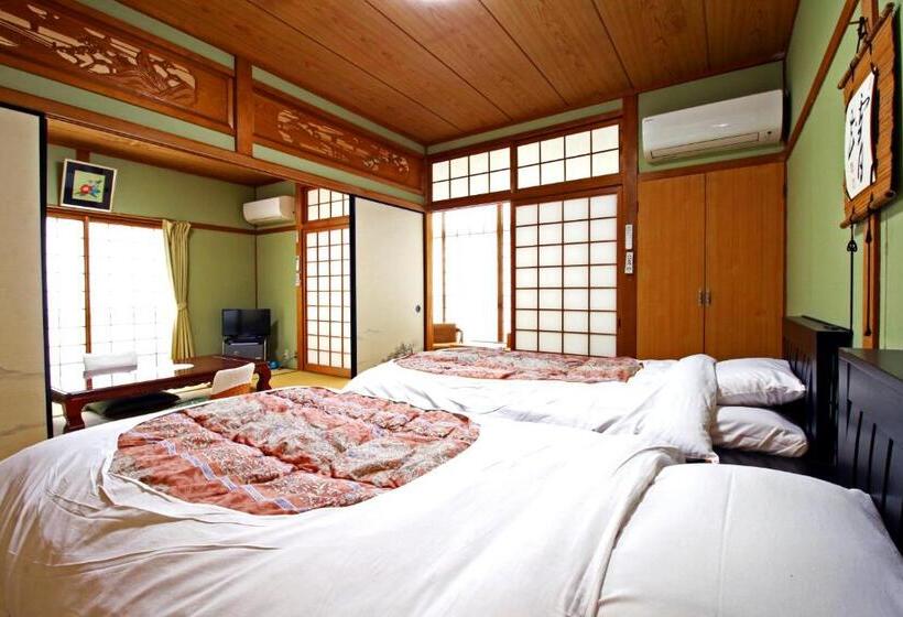 דירת חדר, Shirasakiso