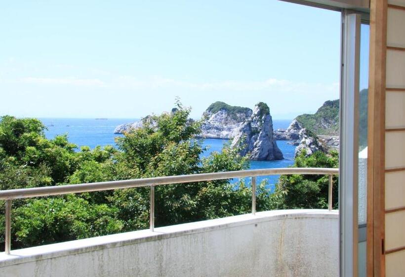 דירת חדר, Shirasakiso