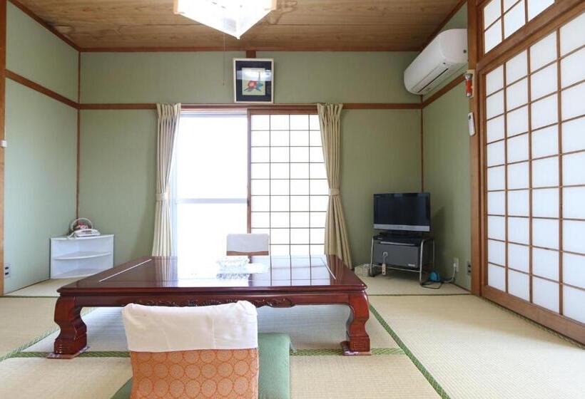 דירת חדר, Shirasakiso