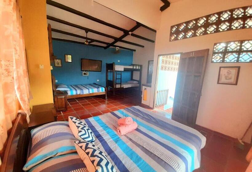 سوییت خانوادگی, Hostal La Casa De Felipe