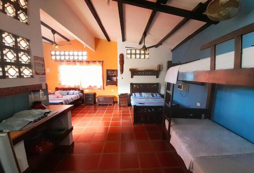 سوییت خانوادگی, Hostal La Casa De Felipe