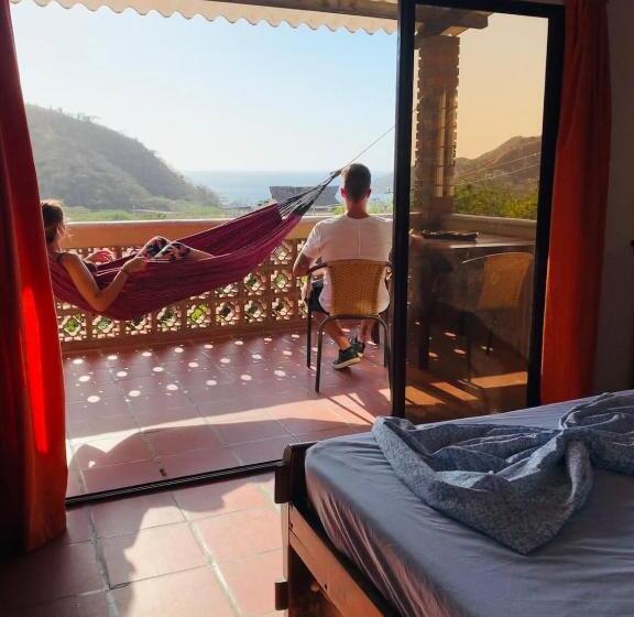 سوییت با چشمانداز دریا, Hostal La Casa De Felipe