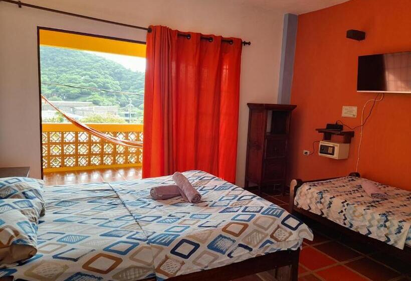 سوییت جونیور, Hostal La Casa De Felipe