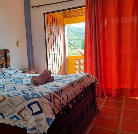 سوییت جونیور, Hostal La Casa De Felipe