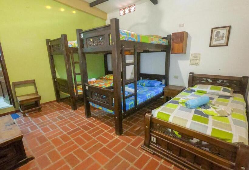 تختخواب در اتاق مشترک, Hostal La Casa De Felipe