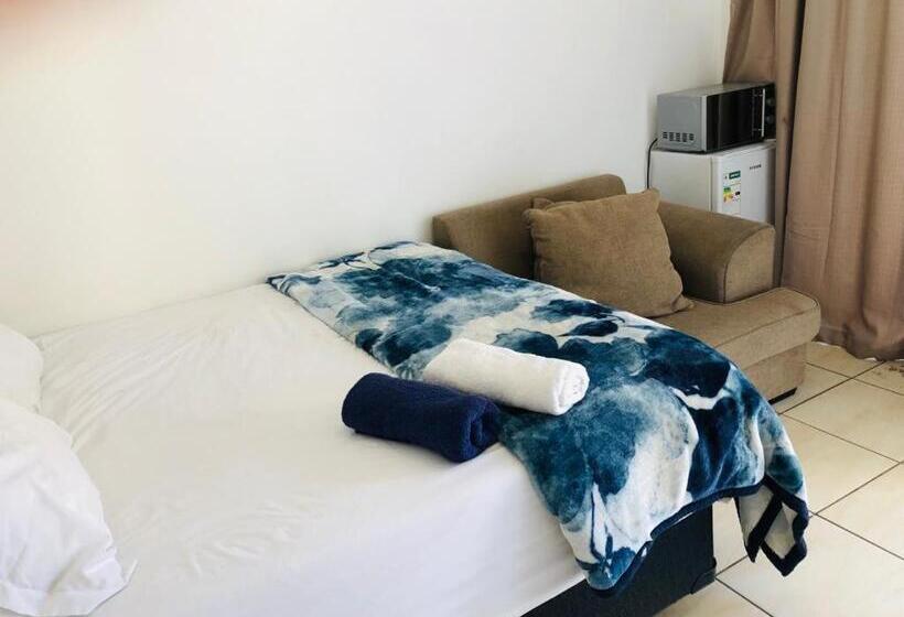 غرفة قياسية مطلّة علي حمام السباحة, Blue Sanctuary